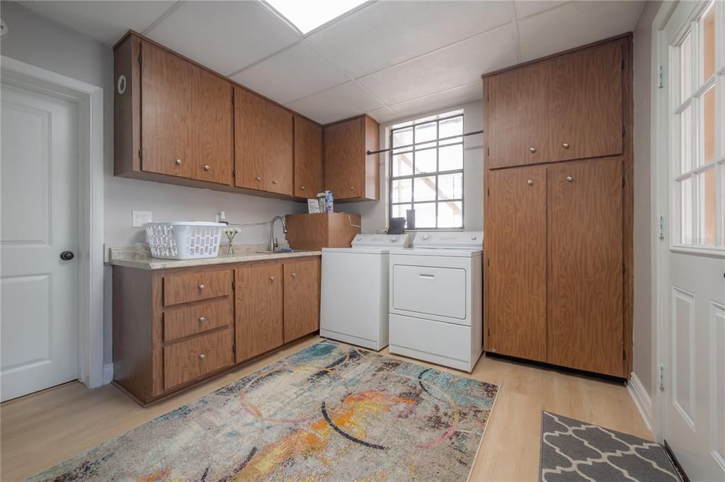 For Rent: $4,000 (3 beds, 2 baths, 1712 Square Feet)
