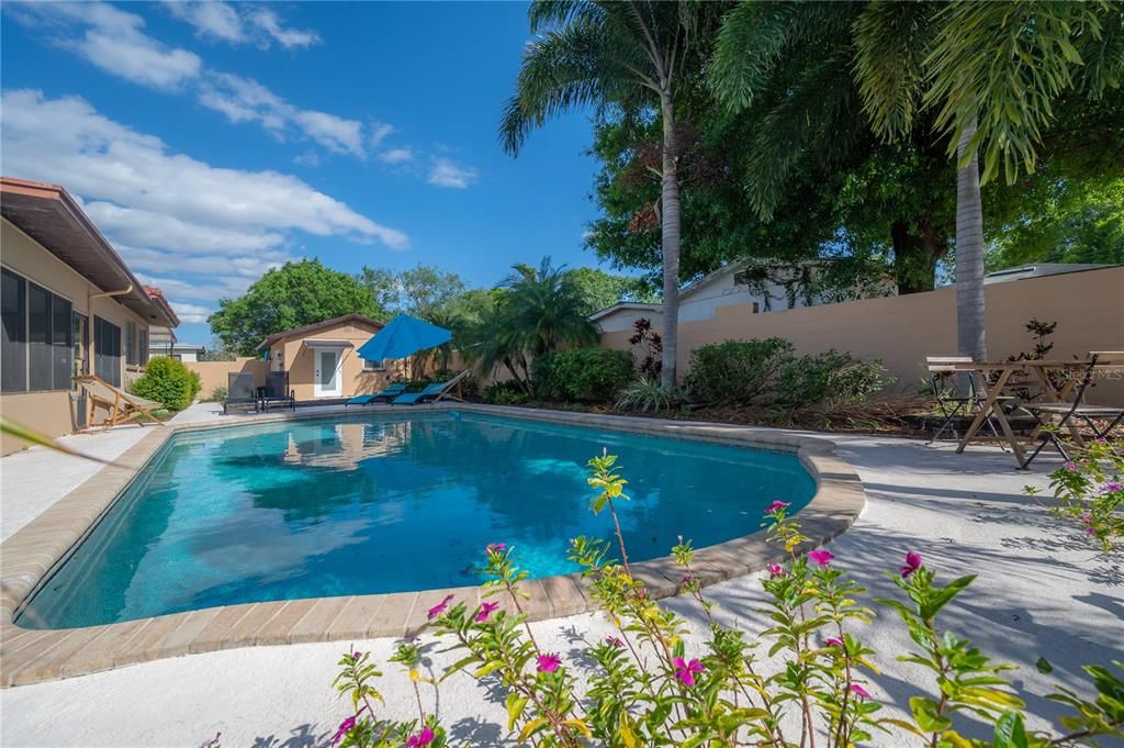For Rent: $4,000 (3 beds, 2 baths, 1712 Square Feet)