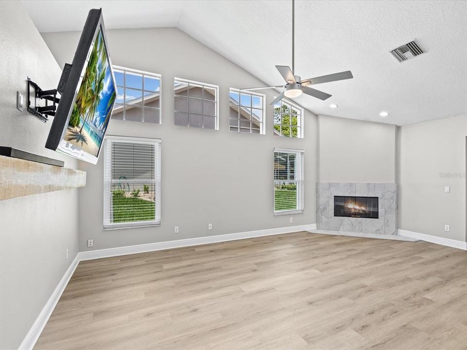 For Sale: $435,000 (4 beds, 2 baths, 2119 Square Feet)