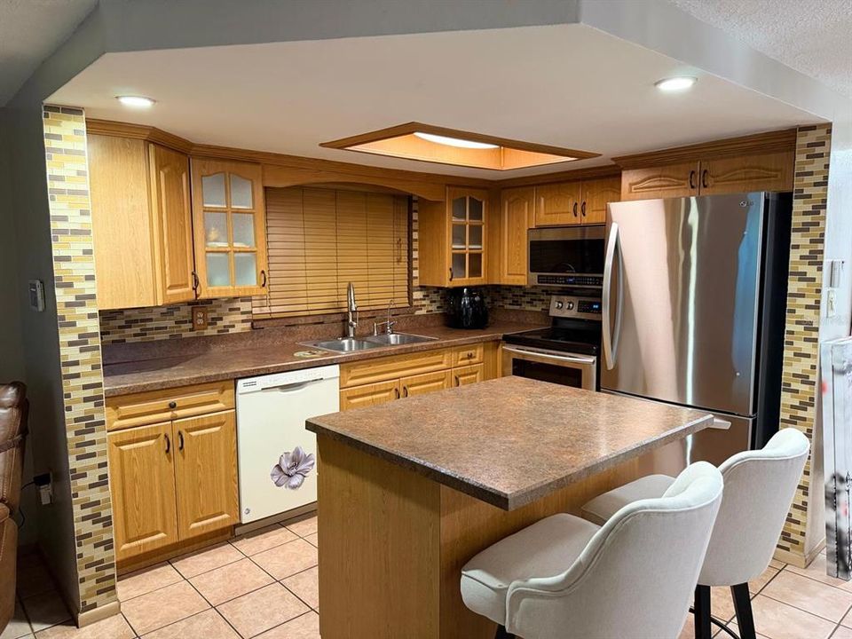 For Sale: $315,000 (2 beds, 2 baths, 1442 Square Feet)