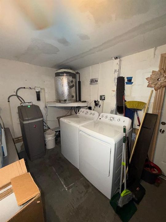 For Sale: $315,000 (2 beds, 2 baths, 1442 Square Feet)