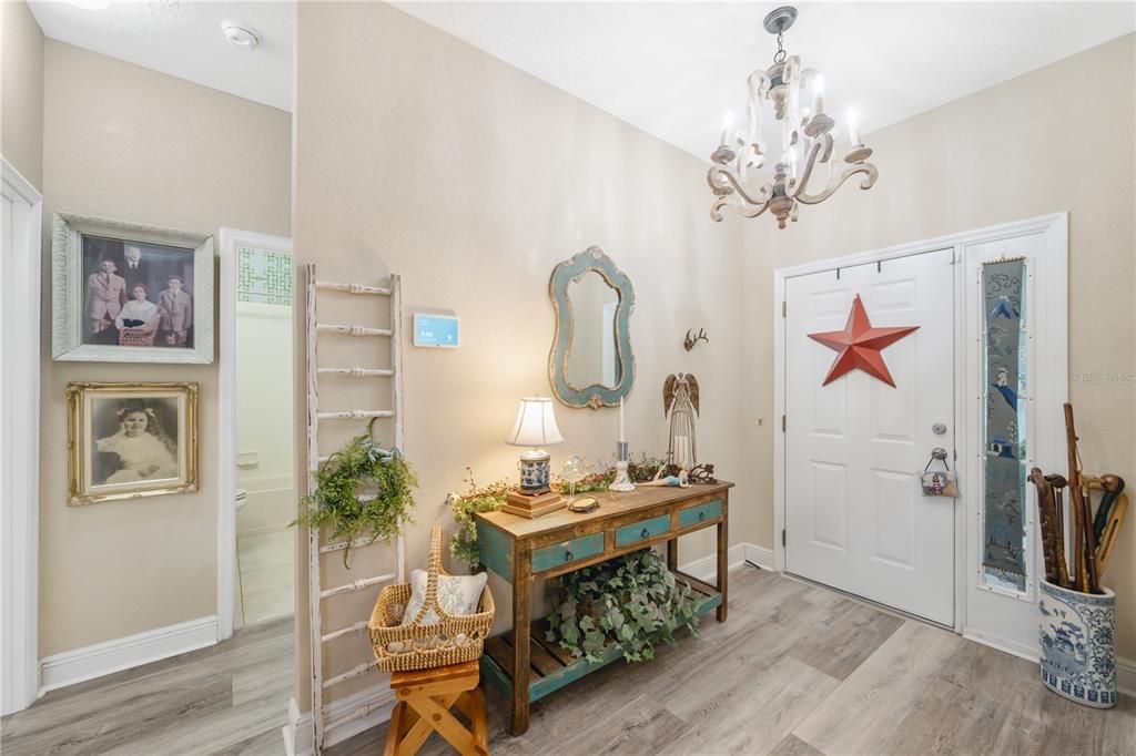 На продажу: $289,900 (3 спален, 2 ванн, 1564 Квадратных фут)