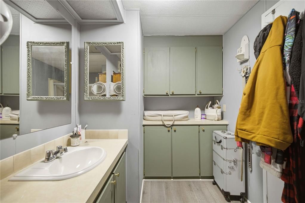 For Sale: $155,000 (2 beds, 2 baths, 1248 Square Feet)
