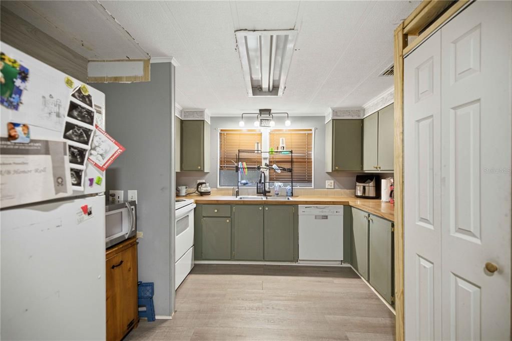 For Sale: $155,000 (2 beds, 2 baths, 1248 Square Feet)