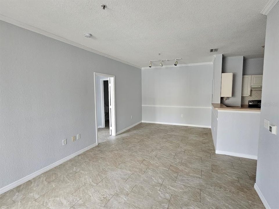 For Rent: $1,400 (2 beds, 2 baths, 1083 Square Feet)