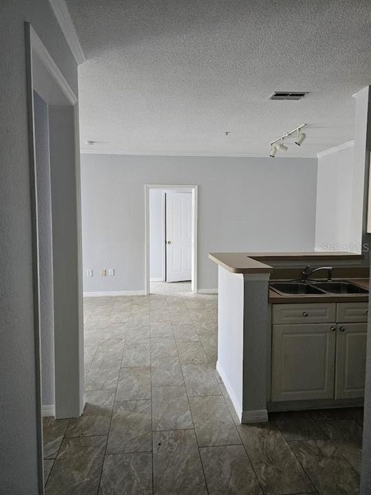 For Rent: $1,400 (2 beds, 2 baths, 1083 Square Feet)