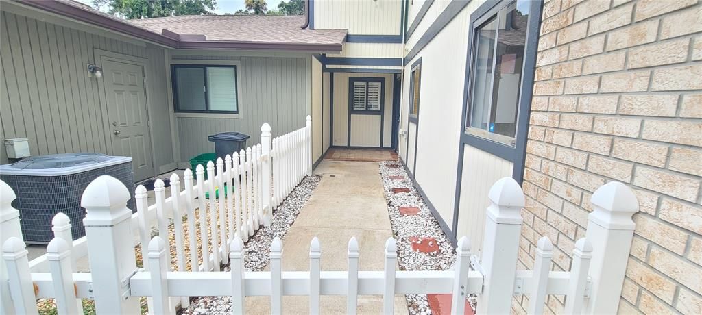 For Sale: $229,900 (2 beds, 2 baths, 1588 Square Feet)