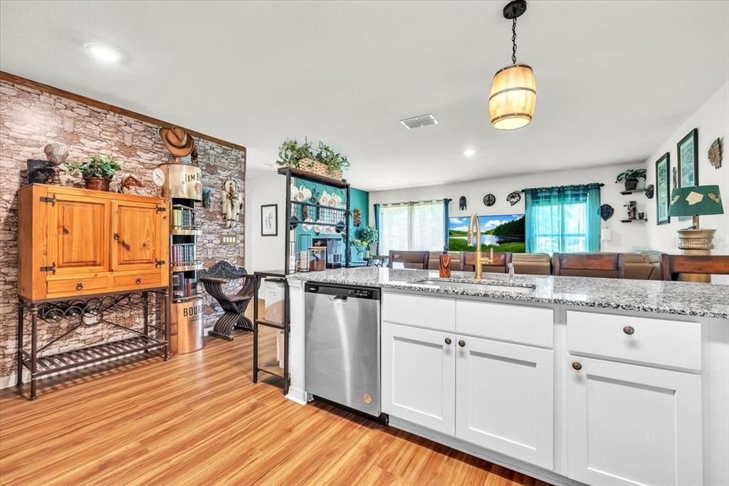 For Sale: $290,000 (3 beds, 2 baths, 1430 Square Feet)