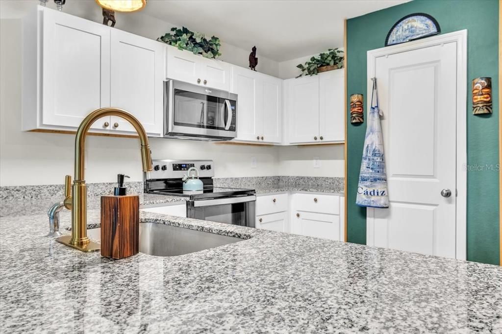 For Sale: $290,000 (3 beds, 2 baths, 1430 Square Feet)