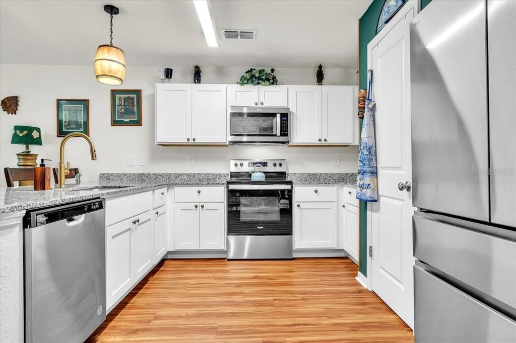 For Sale: $290,000 (3 beds, 2 baths, 1430 Square Feet)