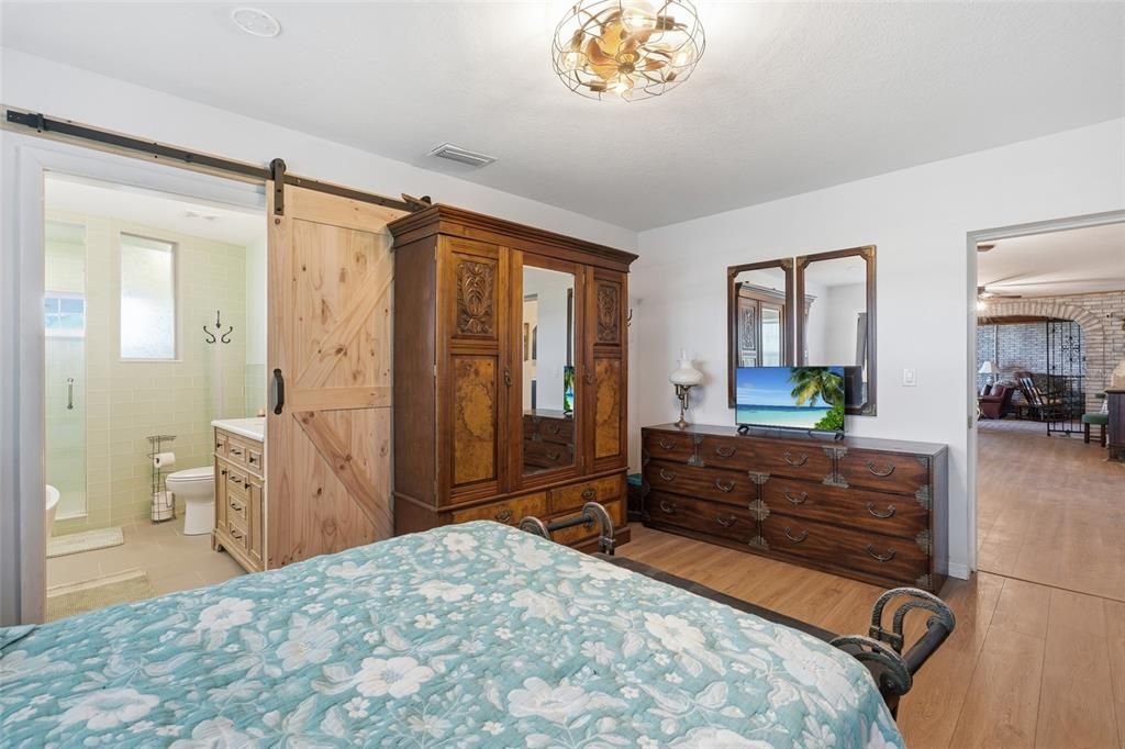 For Sale: $950,000 (4 beds, 3 baths, 3060 Square Feet)