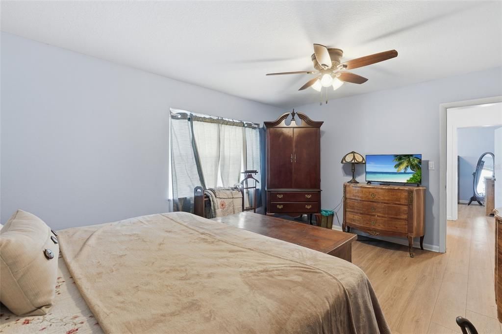 For Sale: $950,000 (4 beds, 3 baths, 3060 Square Feet)