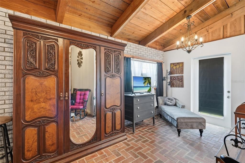 For Sale: $950,000 (4 beds, 3 baths, 3060 Square Feet)