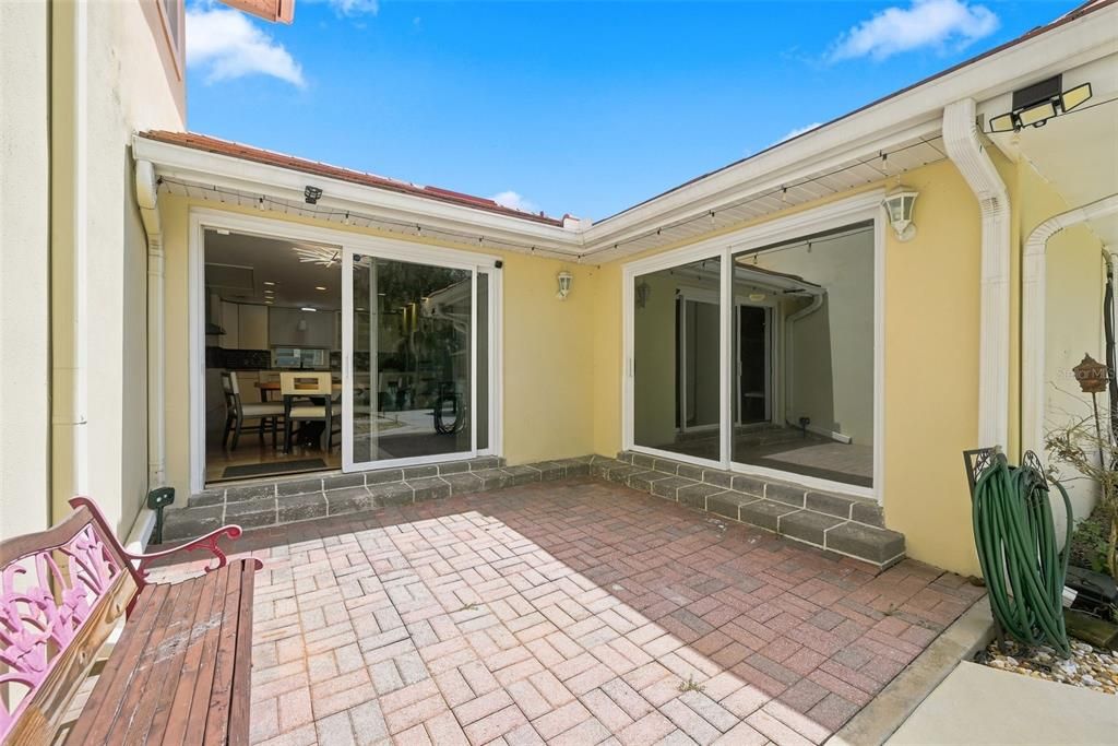 На продажу: $2,795,000 (5 спален, 4 ванн, 5008 Квадратных фут)