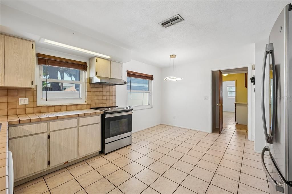En Venta: $1,100,000 (3 camas, 2 baños, 1950 Pies cuadrados)