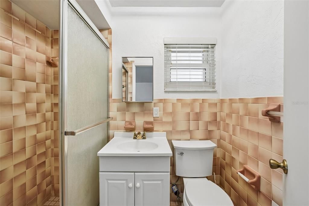 En Venta: $1,100,000 (3 camas, 2 baños, 1950 Pies cuadrados)