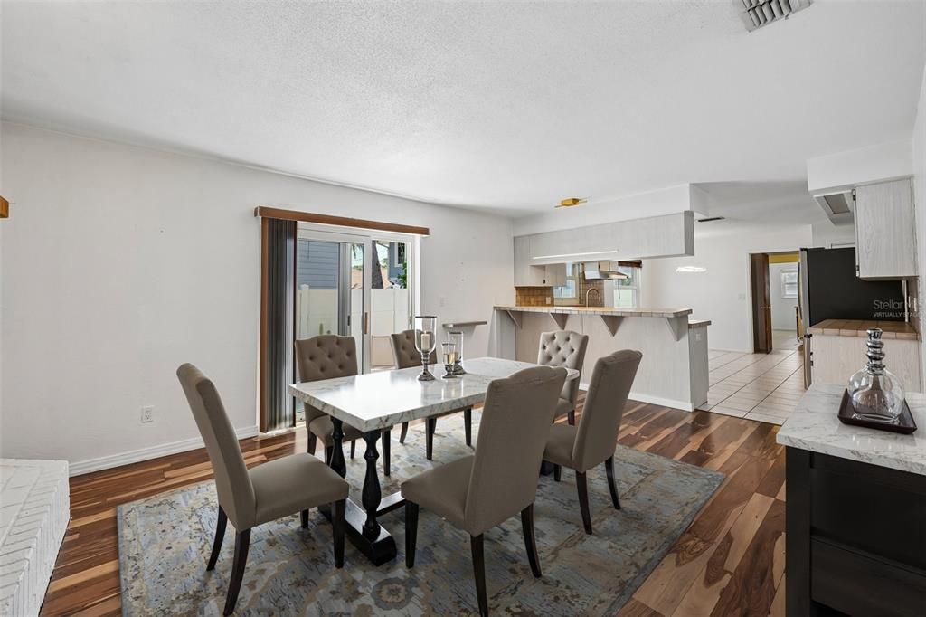 En Venta: $1,100,000 (3 camas, 2 baños, 1950 Pies cuadrados)