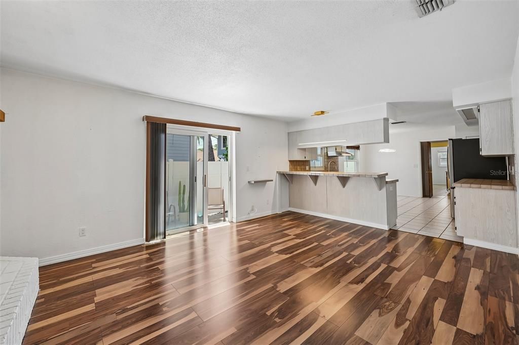 En Venta: $1,100,000 (3 camas, 2 baños, 1950 Pies cuadrados)