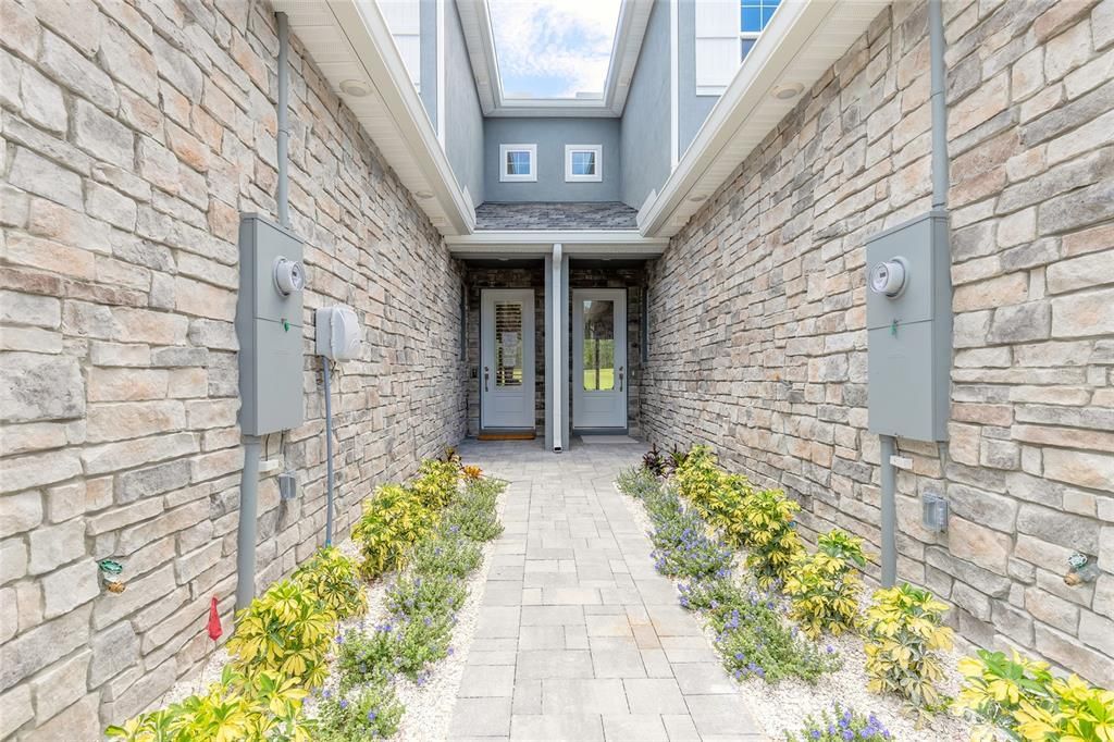 For Sale: $525,000 (3 beds, 3 baths, 1847 Square Feet)