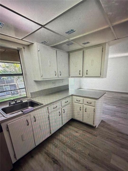 For Sale: $154,900 (2 beds, 2 baths, 873 Square Feet)