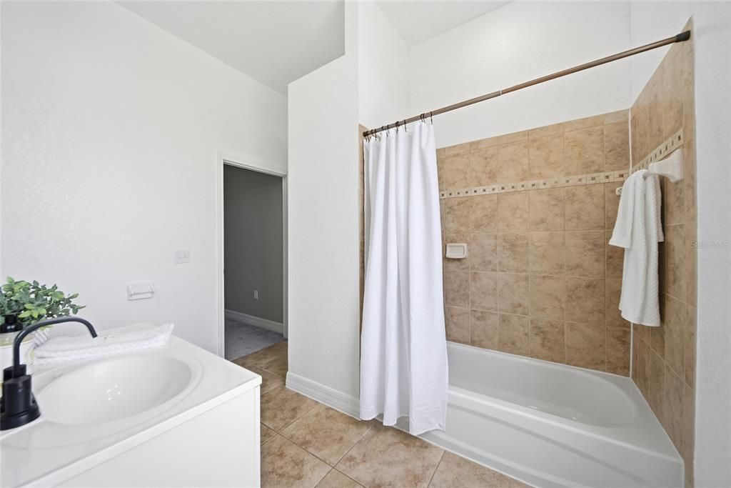 For Sale: $389,999 (3 beds, 2 baths, 2154 Square Feet)