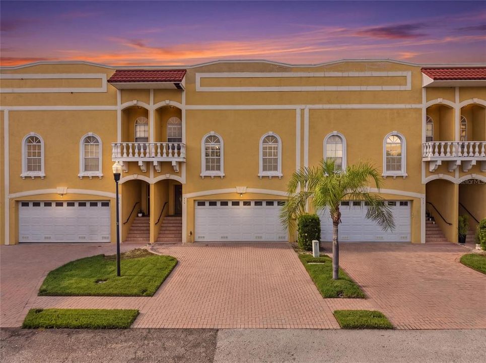 For Sale: $389,999 (3 beds, 2 baths, 2154 Square Feet)