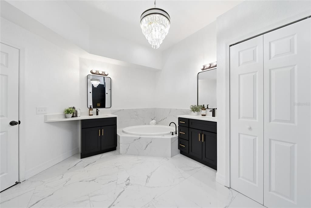 For Sale: $389,999 (3 beds, 2 baths, 2154 Square Feet)