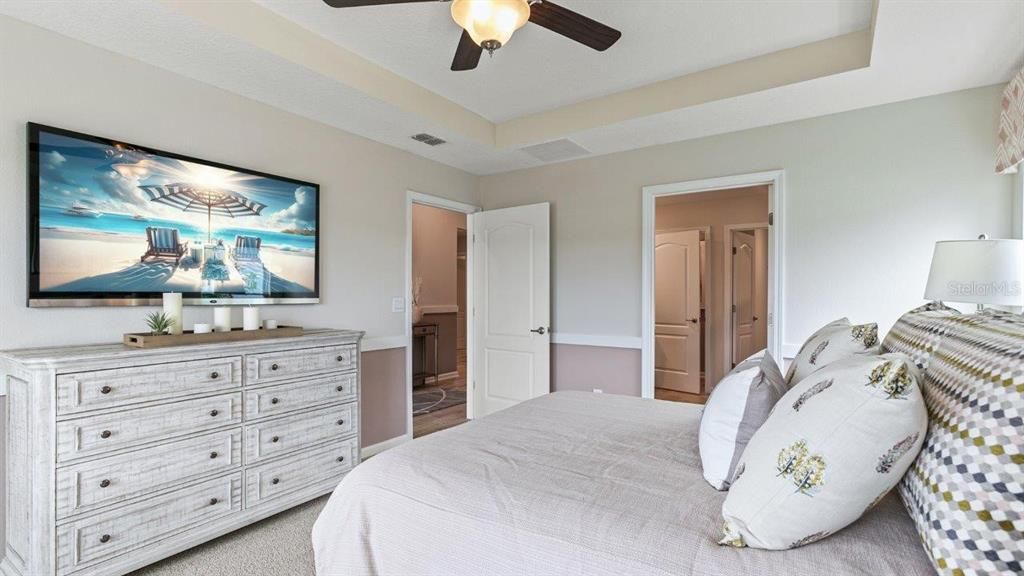 For Sale: $400,000 (3 beds, 3 baths, 2033 Square Feet)