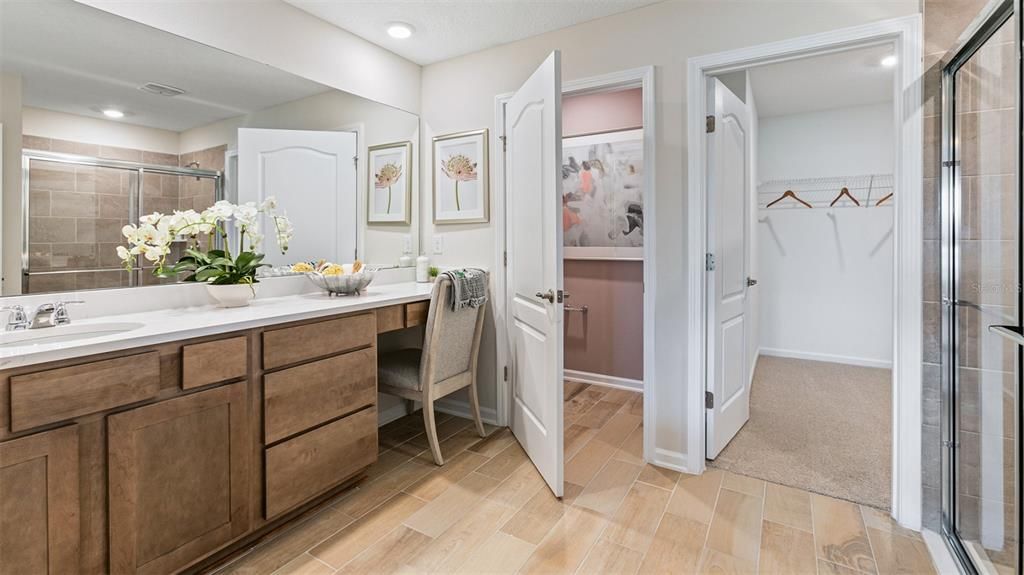 For Sale: $400,000 (3 beds, 3 baths, 2033 Square Feet)