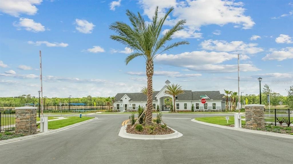 For Sale: $400,000 (3 beds, 3 baths, 2033 Square Feet)