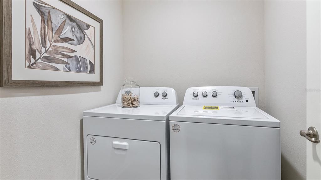 For Sale: $400,000 (3 beds, 3 baths, 2033 Square Feet)