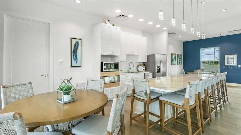 For Sale: $400,000 (3 beds, 3 baths, 2033 Square Feet)