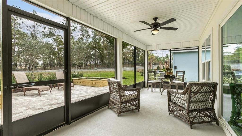 For Sale: $400,000 (3 beds, 3 baths, 2033 Square Feet)