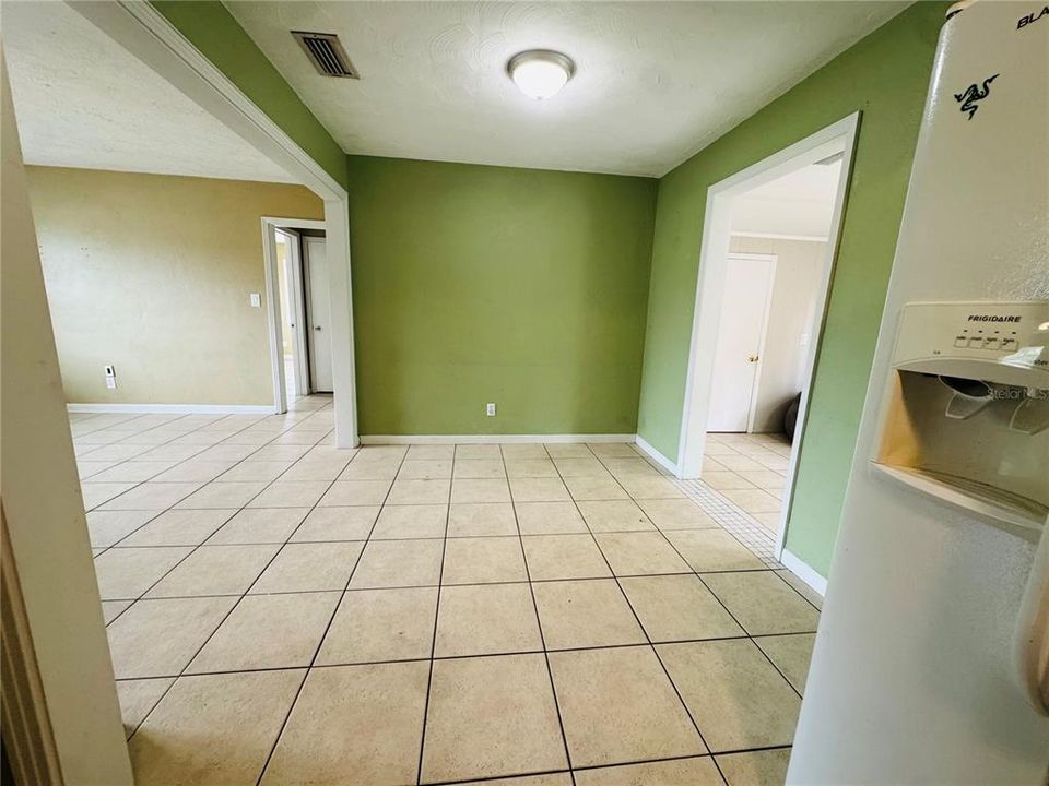 Activo con contrato: $1,950 (3 camas, 1 baños, 1326 Pies cuadrados)