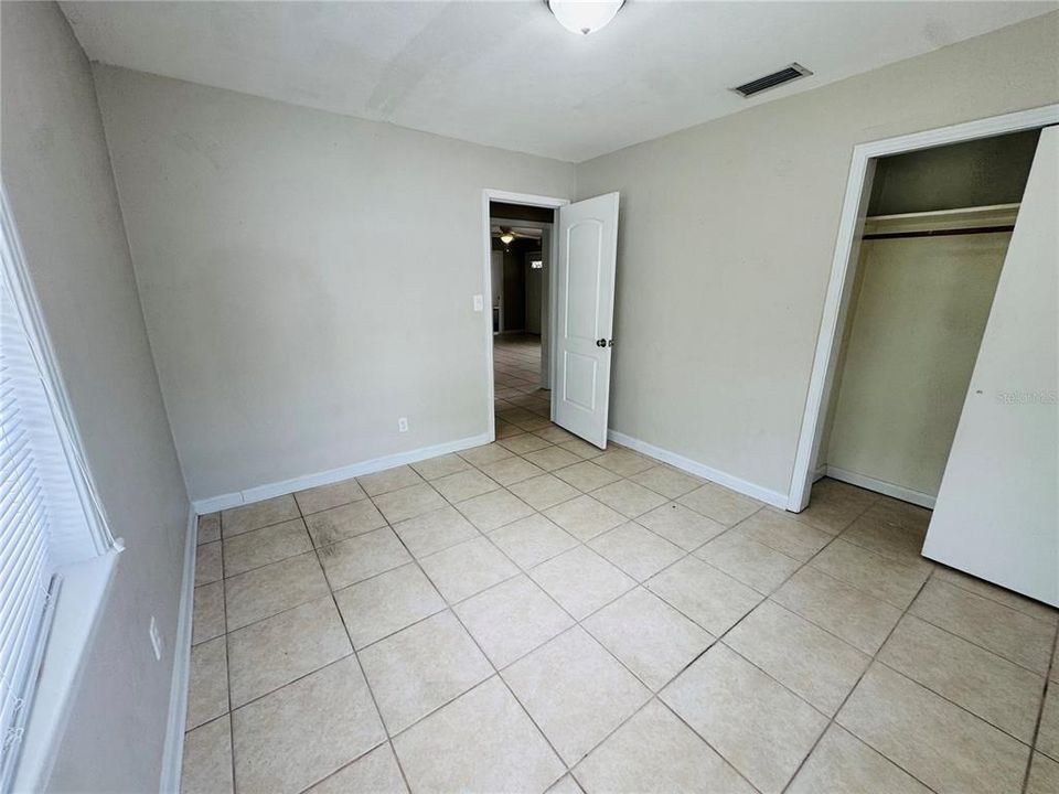 Activo con contrato: $1,950 (3 camas, 1 baños, 1326 Pies cuadrados)