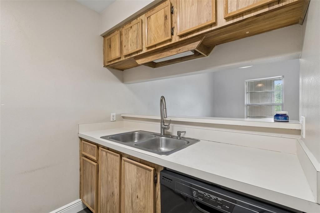 For Rent: $1,395 (2 beds, 2 baths, 912 Square Feet)