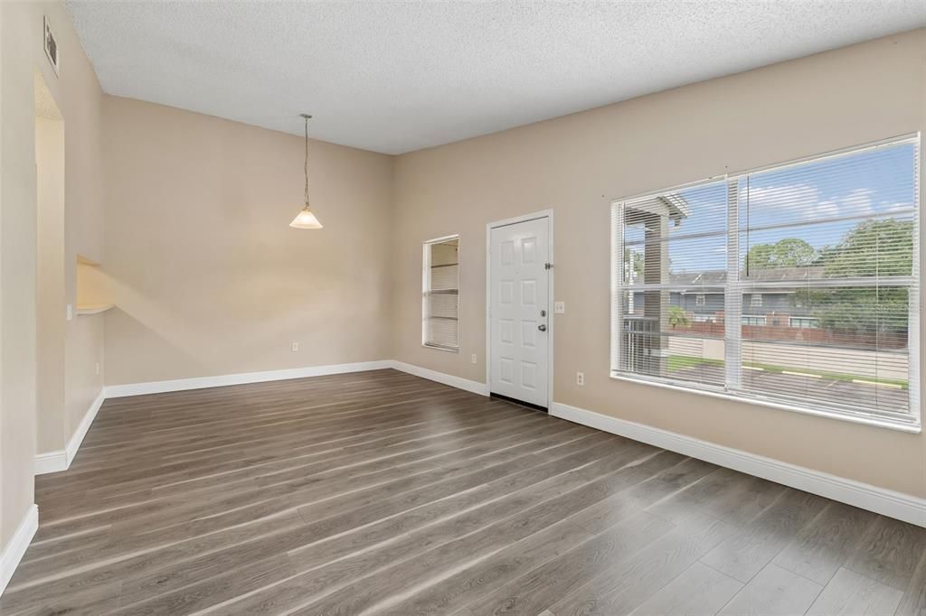 For Rent: $1,395 (2 beds, 2 baths, 912 Square Feet)