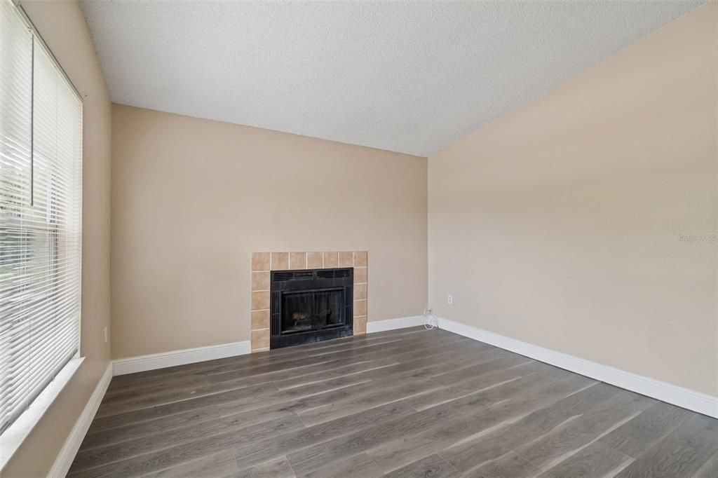 For Rent: $1,395 (2 beds, 2 baths, 912 Square Feet)