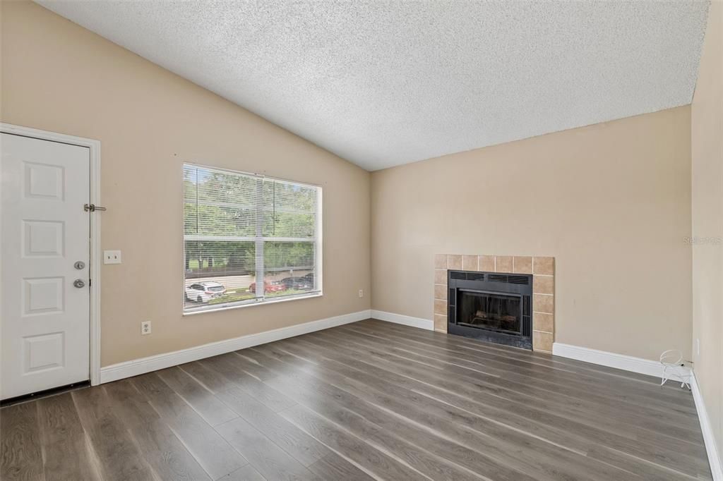 For Rent: $1,395 (2 beds, 2 baths, 912 Square Feet)