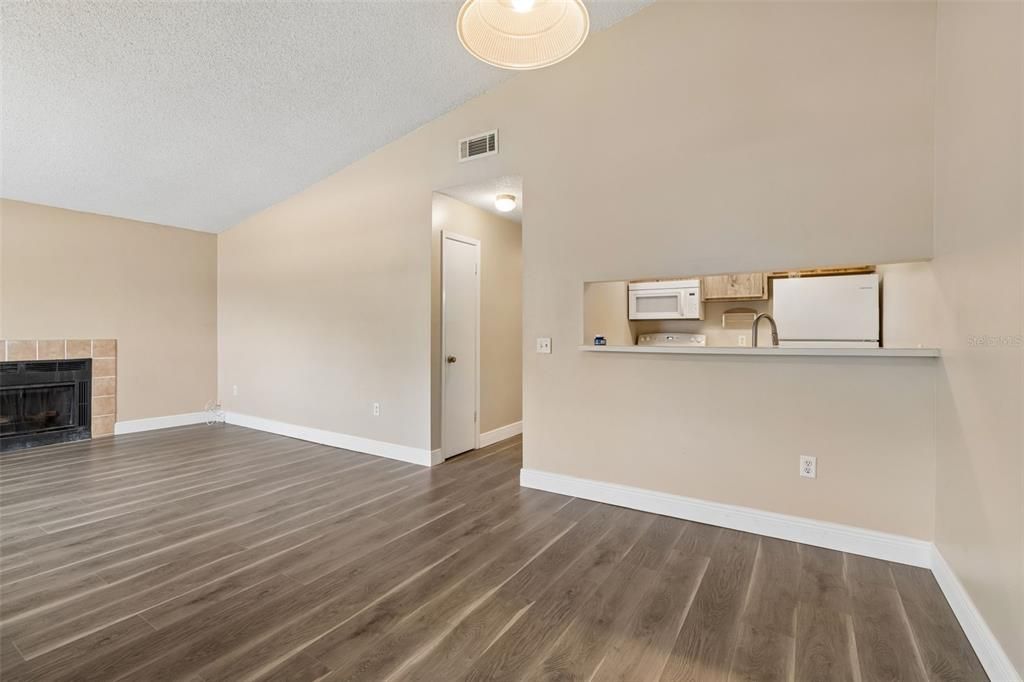 For Rent: $1,395 (2 beds, 2 baths, 912 Square Feet)