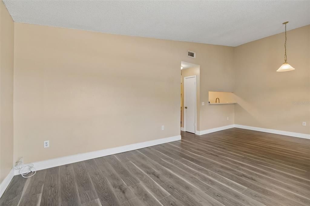 For Rent: $1,395 (2 beds, 2 baths, 912 Square Feet)