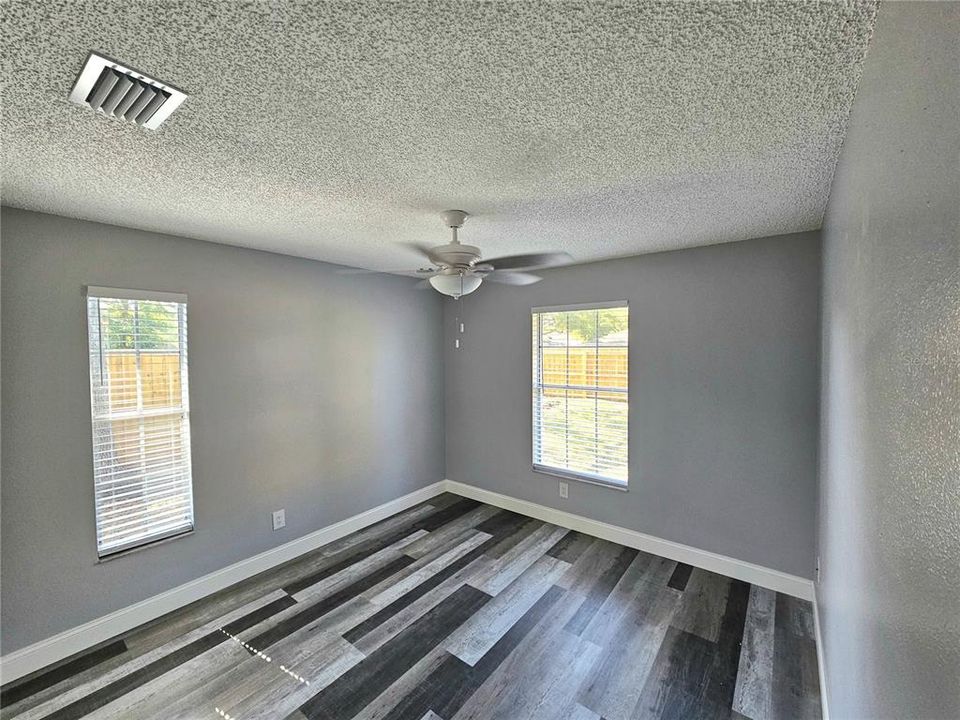 For Rent: $2,100 (3 beds, 1 baths, 1069 Square Feet)