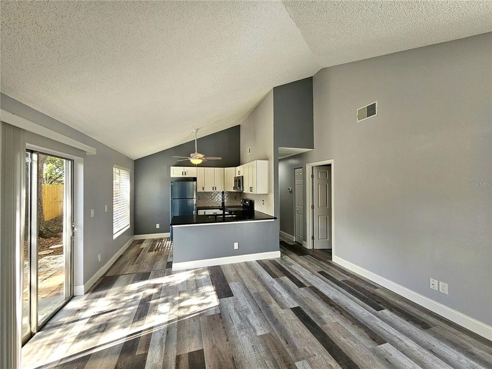 For Rent: $2,100 (3 beds, 1 baths, 1069 Square Feet)