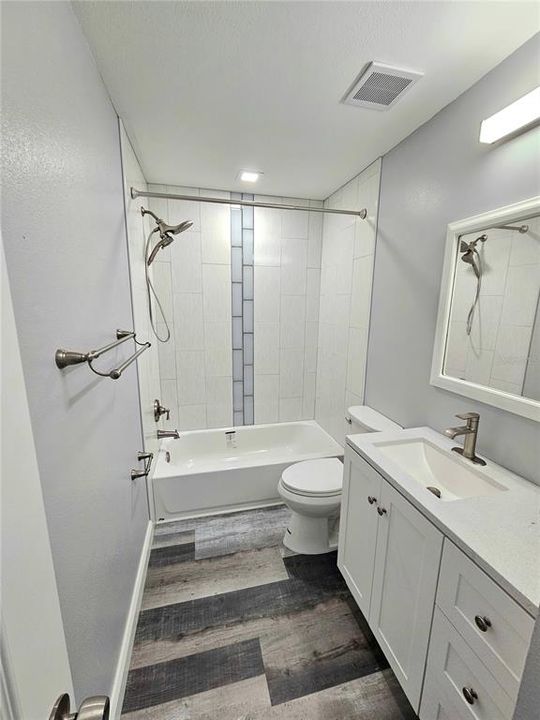 For Rent: $2,100 (3 beds, 1 baths, 1069 Square Feet)