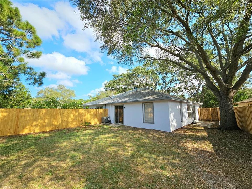 For Rent: $2,100 (3 beds, 1 baths, 1069 Square Feet)