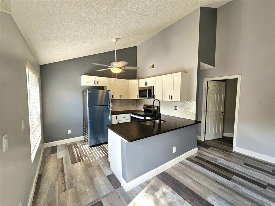 For Rent: $2,100 (3 beds, 1 baths, 1069 Square Feet)