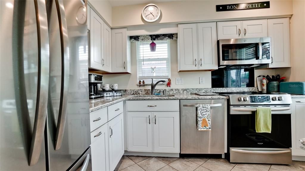 For Sale: $346,000 (2 beds, 2 baths, 1230 Square Feet)