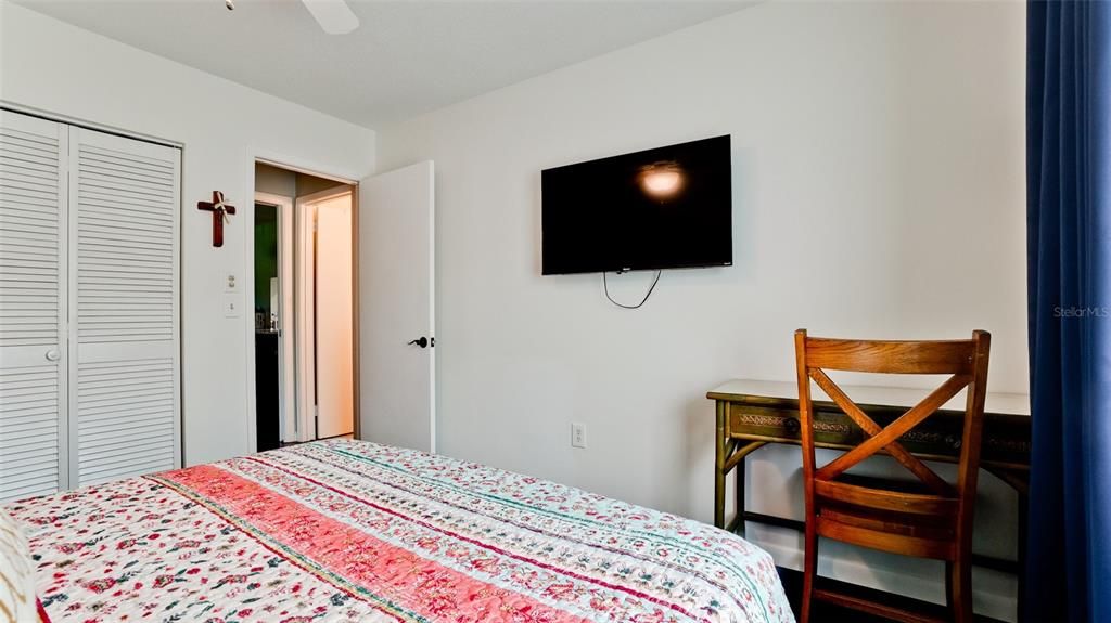 For Sale: $346,000 (2 beds, 2 baths, 1230 Square Feet)