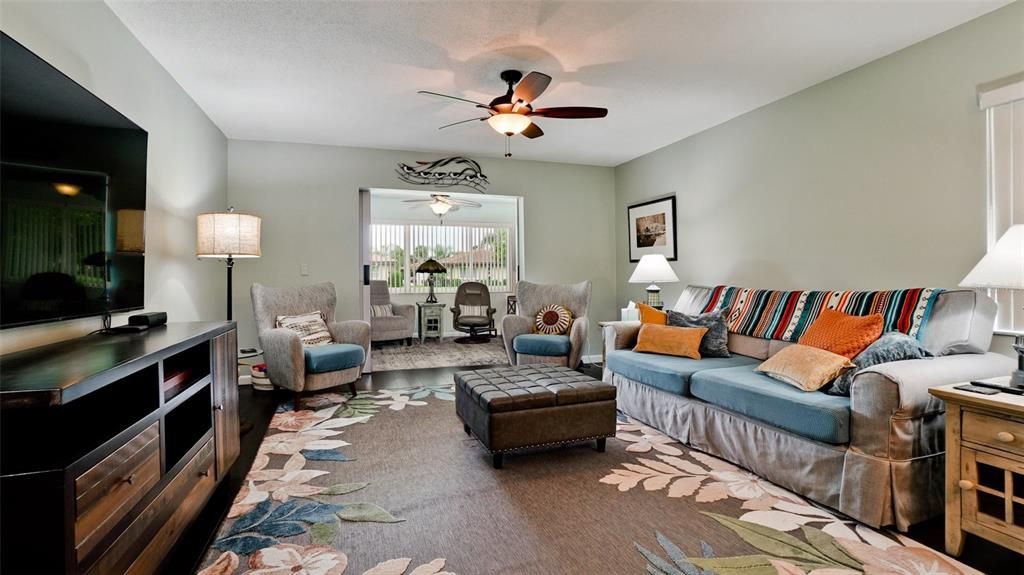 For Sale: $346,000 (2 beds, 2 baths, 1230 Square Feet)