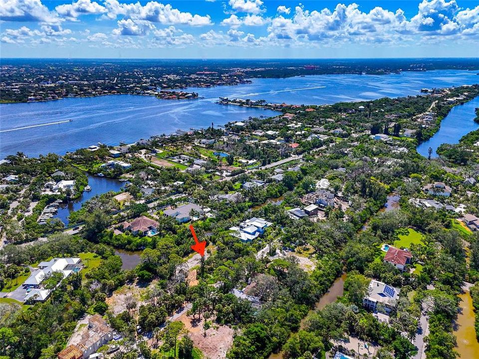 待售: $1,175,000 (0.70 acres)